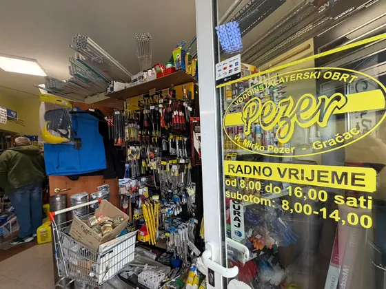 Ulaz u trgovinu s radnim vremenom
